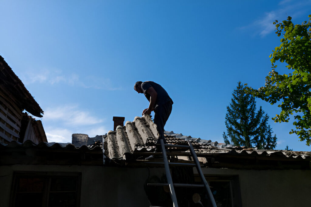 Emergency Roofing Service In Venice - Roofing Expert Near Me